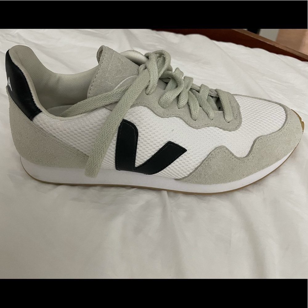 VEJA SDU Two-Tone Patchwork Low-Top Sneakers